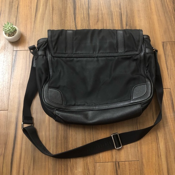 ⚡️SOLD⚡️ Burberry Messenger Bag - Picture 3 of 8